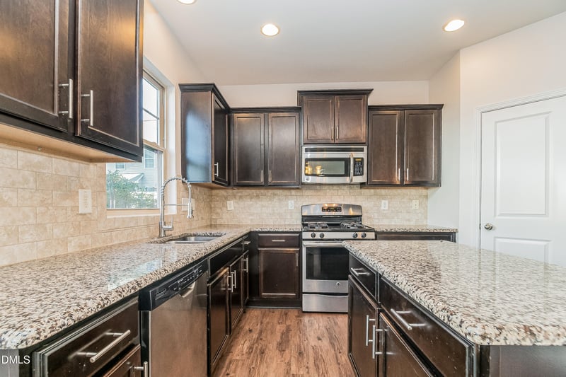 626 Lavenham Ln, Fuquay Varina, NC 27526