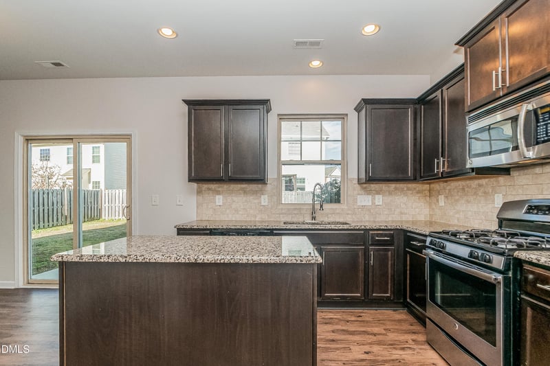 626 Lavenham Ln, Fuquay Varina, NC 27526