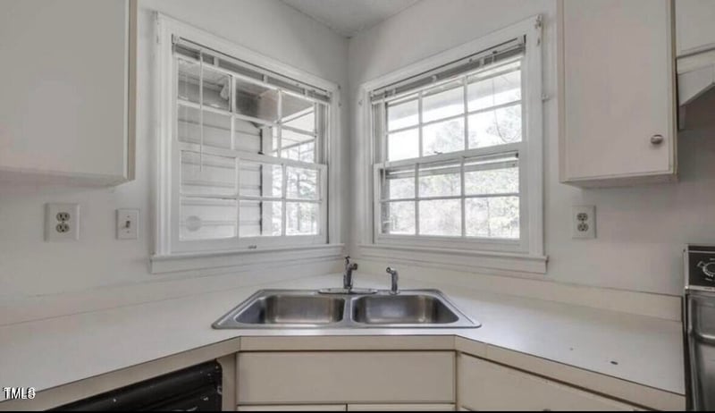 626 Maple Ln, Raleigh, NC 27603