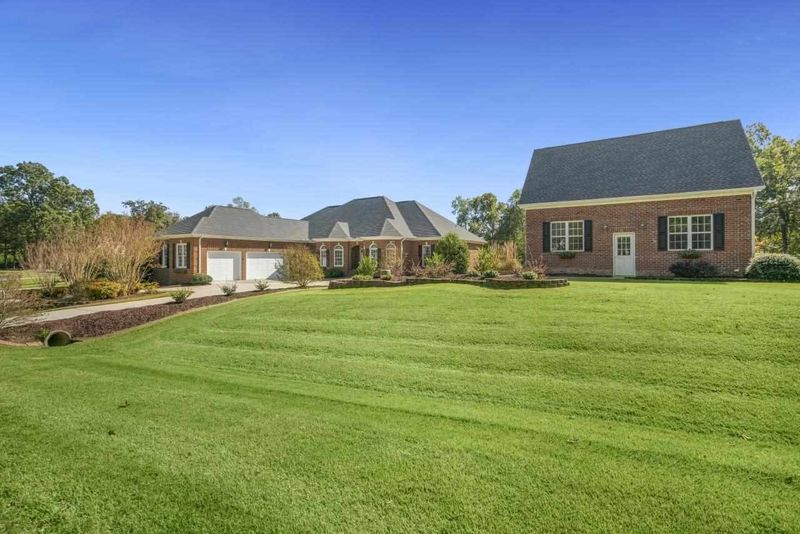 627 Christopher Dr, Clayton, NC 27520