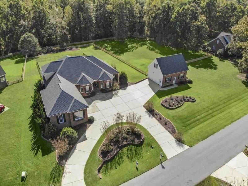 627 Christopher Dr, Clayton, NC 27520
