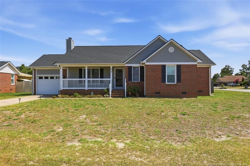 627 Sunnybrook Dr, Hope Mills, NC 28348