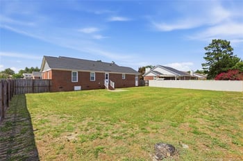 627 Sunnybrook Dr, Hope Mills, NC 28348