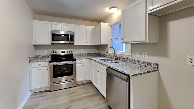 628 Bartlett Rd, Fuquay Varina, NC 27526