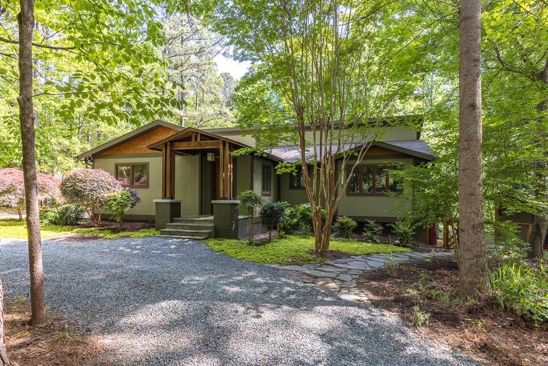 628 Carl Dr, Chapel Hill, NC 27516