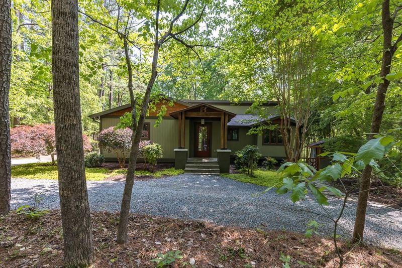 628 Carl Dr, Chapel Hill, NC 27516