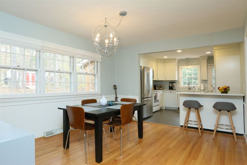 628 Tinkerbell Rd, Chapel Hill, NC 27517