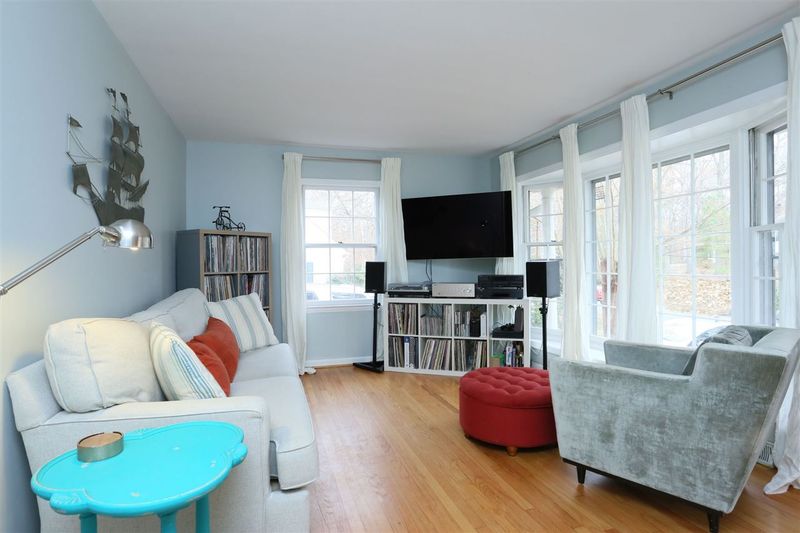 628 Tinkerbell Rd, Chapel Hill, NC 27517