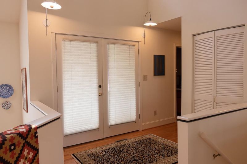629 Bayberry Dr, Chapel Hill, NC 27517