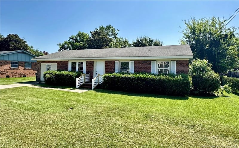 629 Glensford Dr, Fayetteville, NC 28314