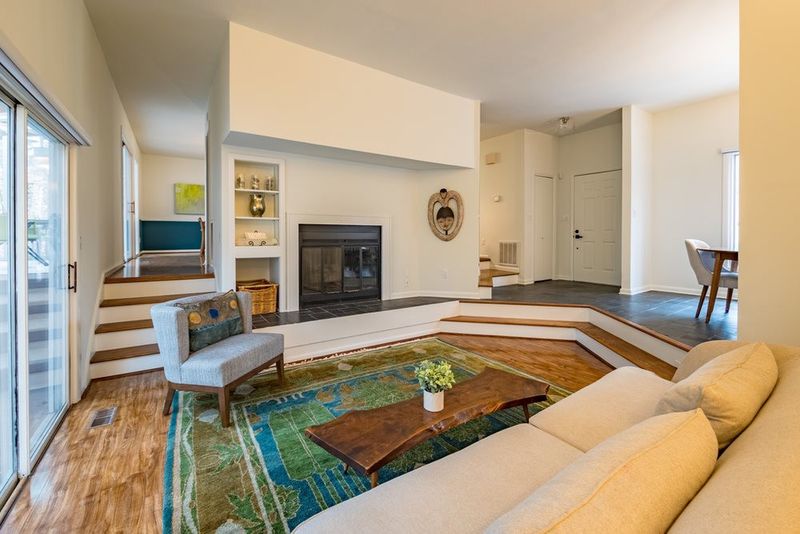 629 Kensington Dr, Chapel Hill, NC 27514