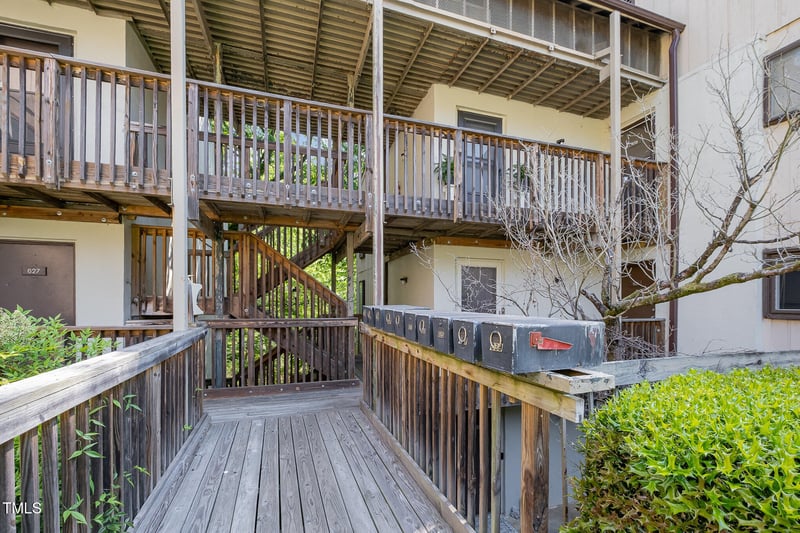 629 Pine Ridge Pl, Raleigh, NC 27609