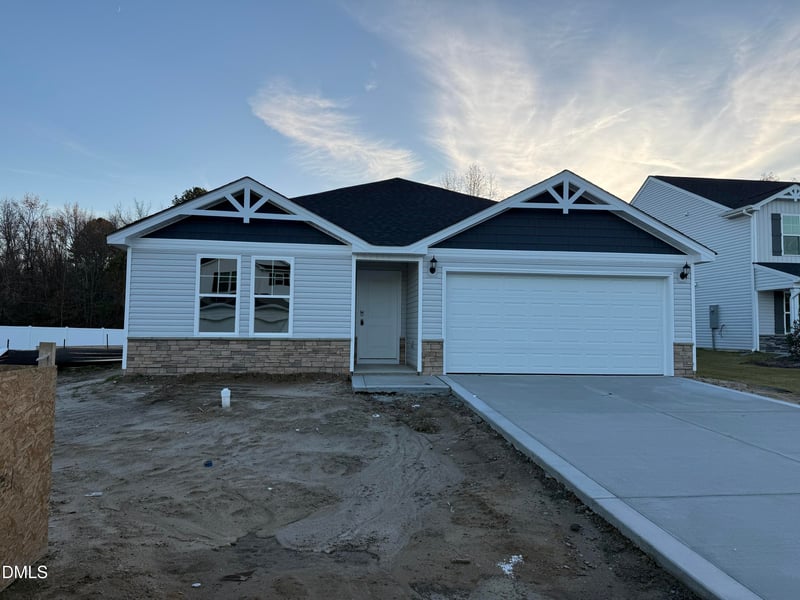 63 Emily Gardens Dr, Selma, NC 27576