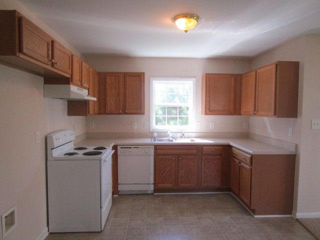 63 Herndon Ct, Clayton, NC 27520