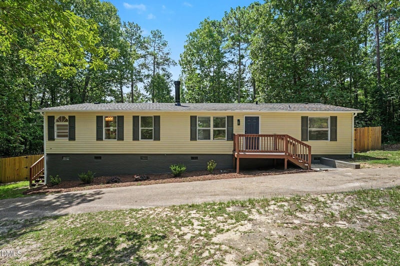 63 Mullins Dr, Lillington, NC 27546