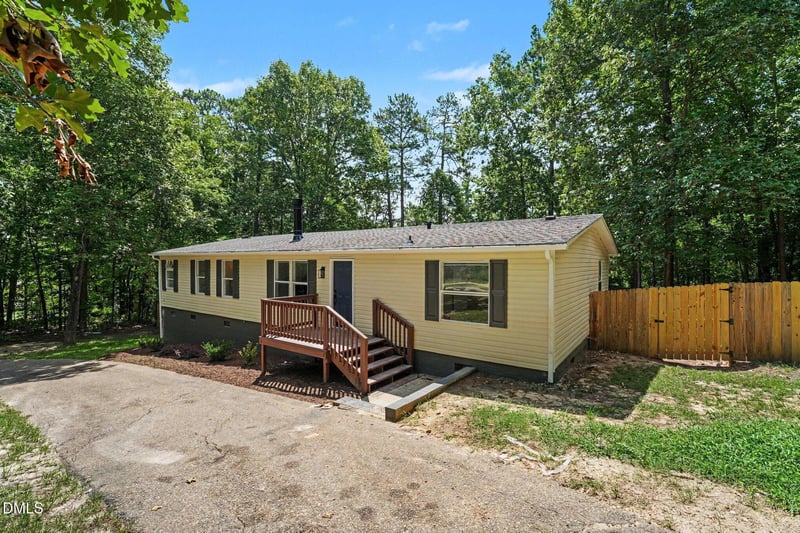 63 Mullins Dr, Lillington, NC 27546
