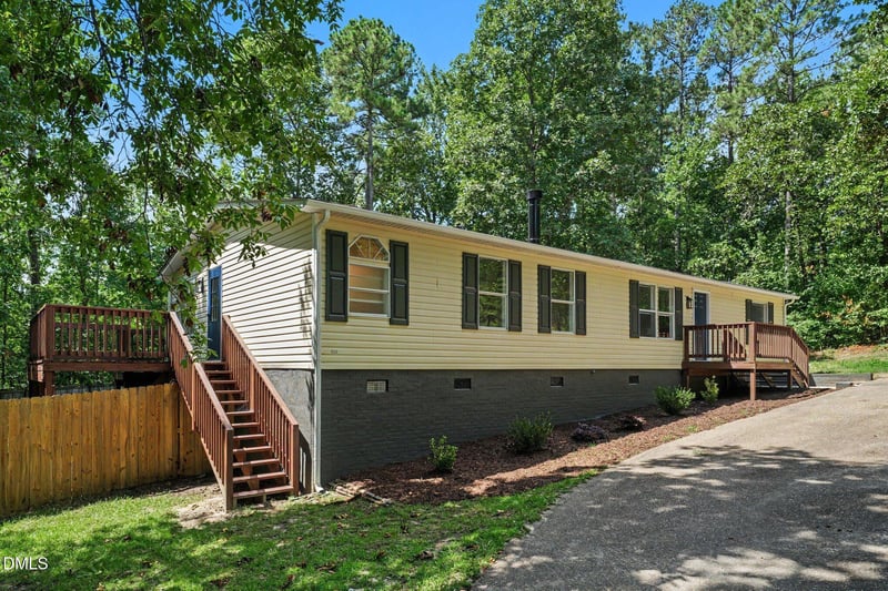 63 Mullins Dr, Lillington, NC 27546
