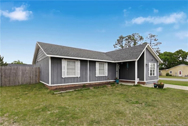 6300 Bretton Woods Dr, Hope Mills, NC 28348