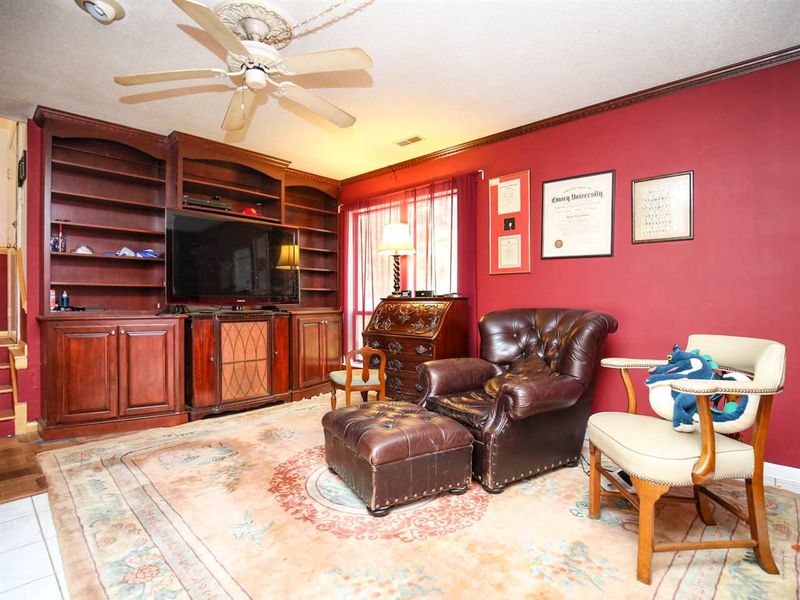 6300 Oak Brook Cir, Raleigh, NC 27609