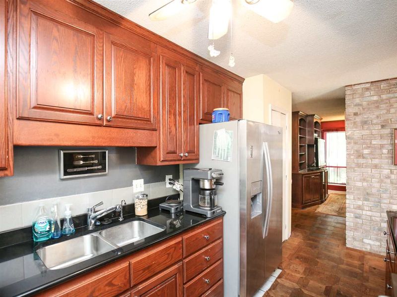 6300 Oak Brook Cir, Raleigh, NC 27609