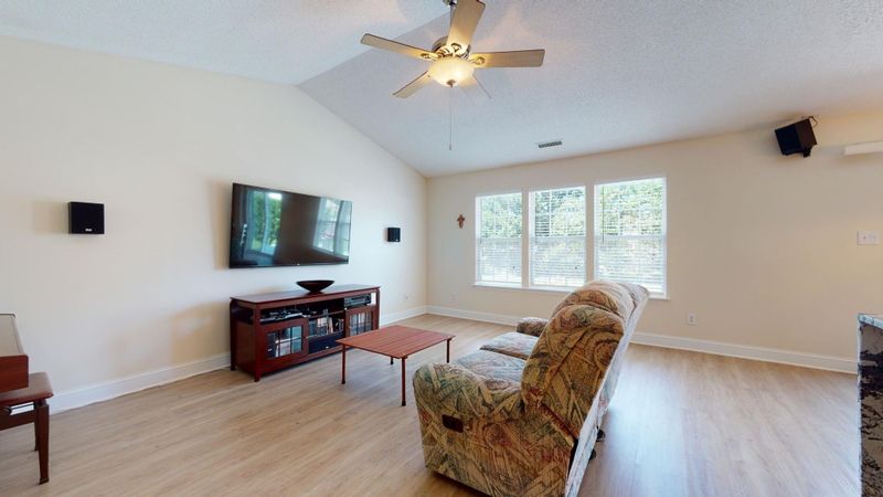 6300 Saybrooke Dr, Raleigh, NC 27604
