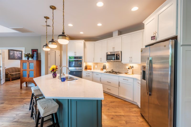6303 Chantry Ct, Durham, NC 27703