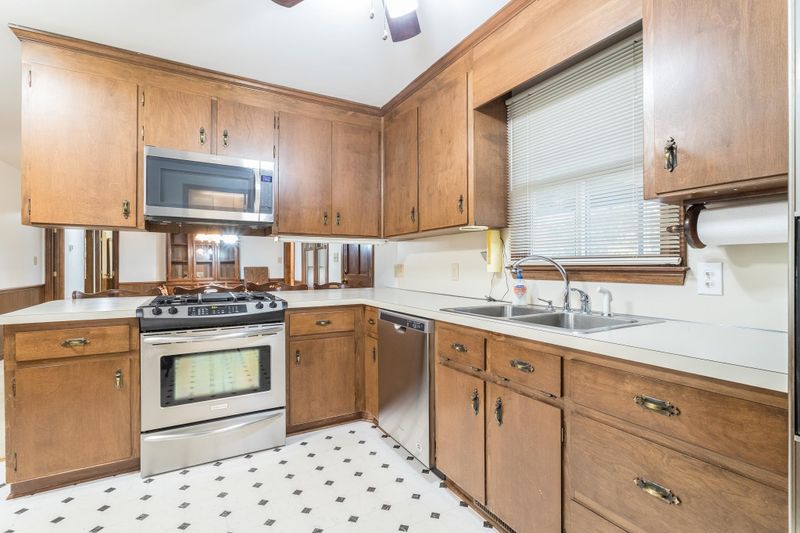 6304 Garrett Rd, Raleigh, NC 27606