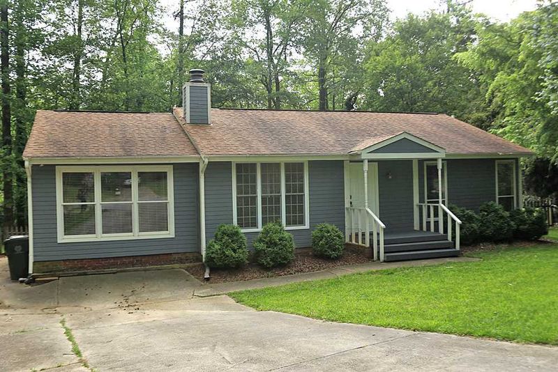 6304 Oak Brook Cir, Raleigh, NC 27609