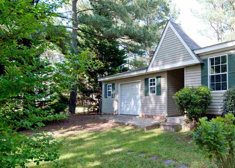 6305 Cayuse Ln, Raleigh, NC 27603