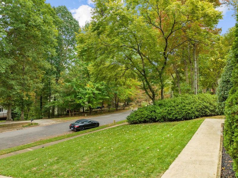 6305 Rushingbrook Dr, Raleigh, NC 27612
