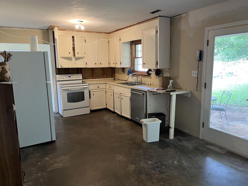6309 Johnsdale Rd, Raleigh, NC 27615