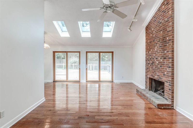 6309 Oak Brook Dr, Raleigh, NC 27609