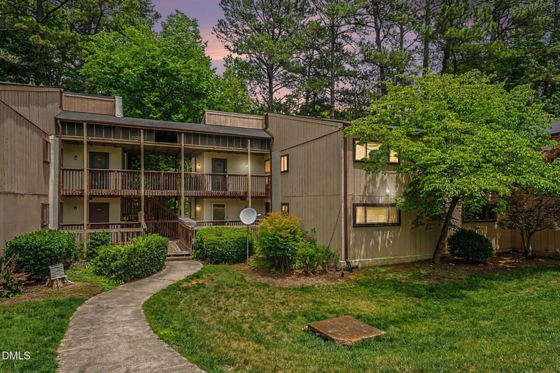 631 Pine Ridge Pl, Raleigh, NC 27609