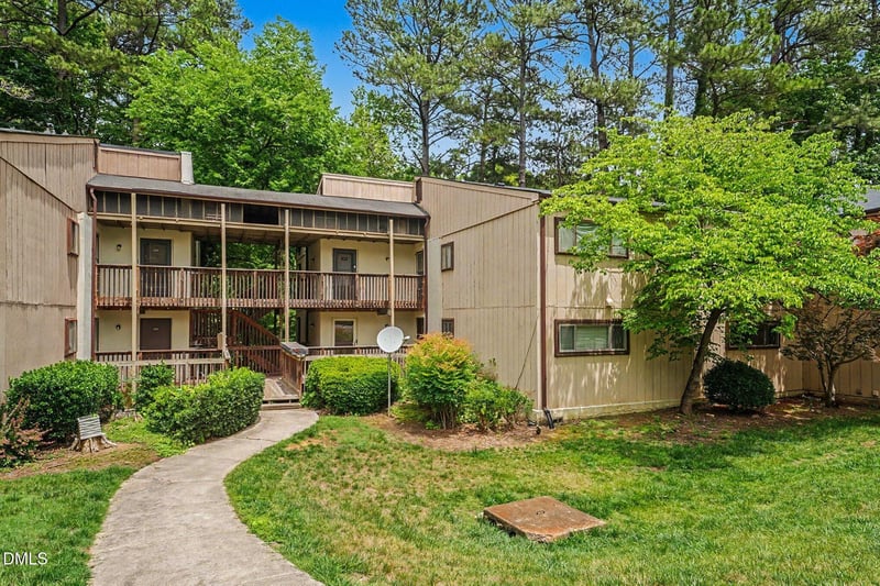 631 Pine Ridge Pl, Raleigh, NC 27609