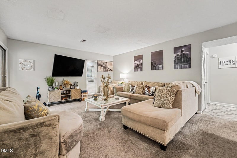 631 Pine Ridge Pl, Raleigh, NC 27609
