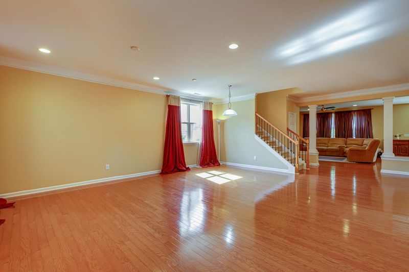 631 Piper Stream Cir, Cary, NC 27519