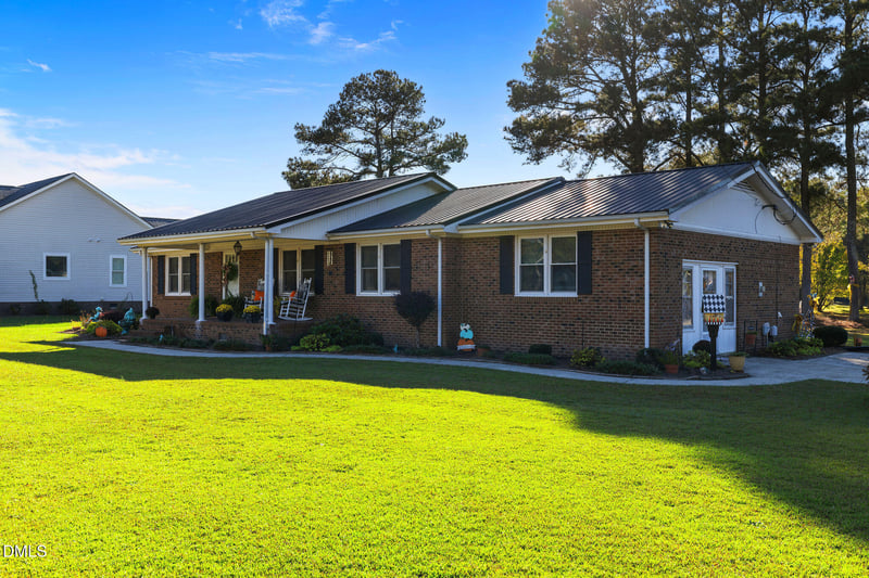 631 Sanders St, Four Oaks, NC 27524