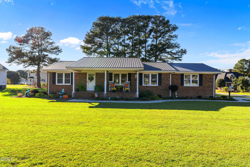 631 Sanders St, Four Oaks, NC 27524