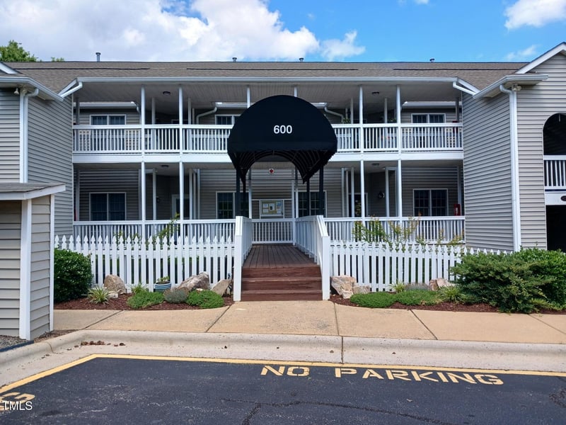 631 Springfork Dr, Cary, NC 27513