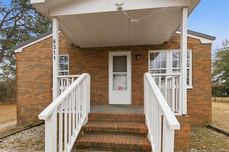 6311 Crestwood Ave, Fayetteville, NC 28304