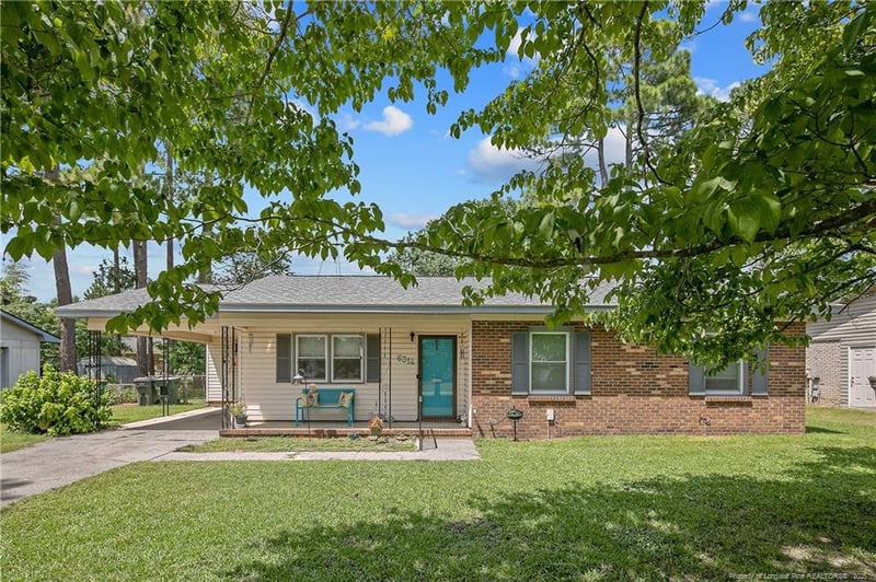 6314 Brettonwoods Dr, Hope Mills, NC 28348