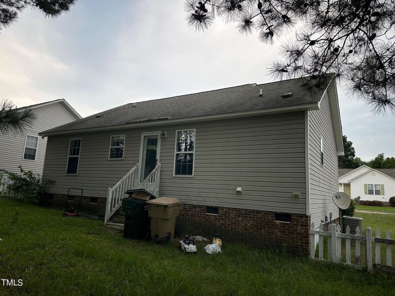 632 Avondale Dr, Clayton, NC 27520