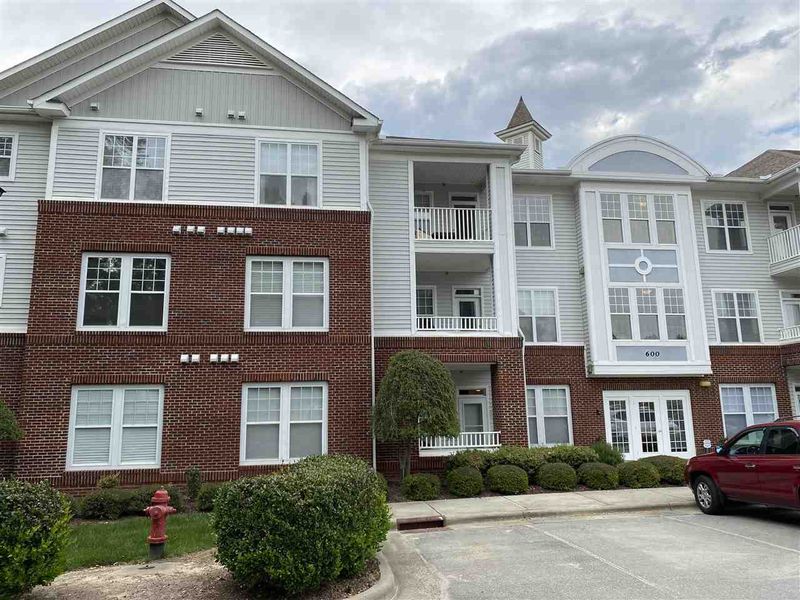 632 Eyam Hall Ln #632, Apex, NC 27502