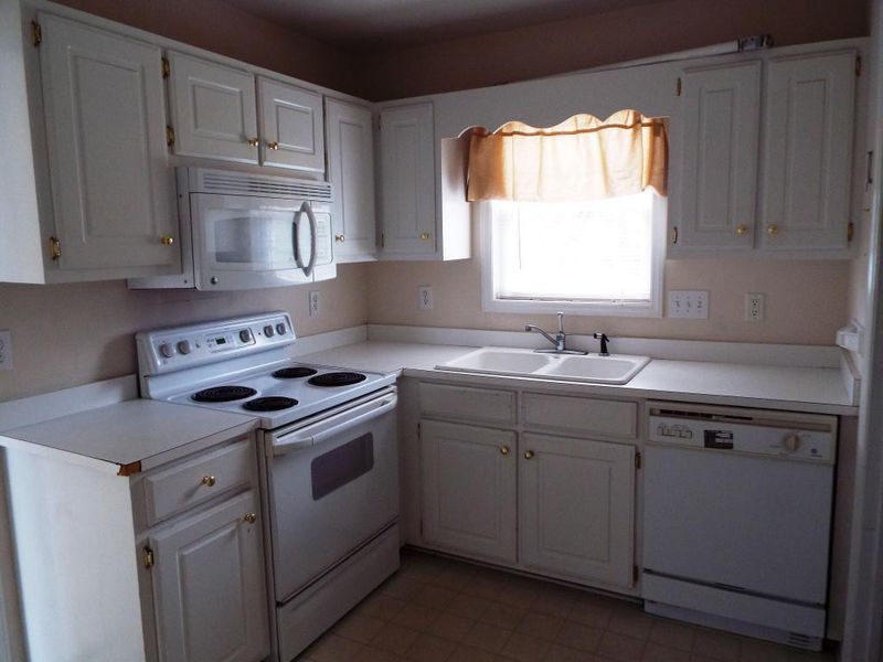 632 Fernway Dr, Burlington, NC 27217