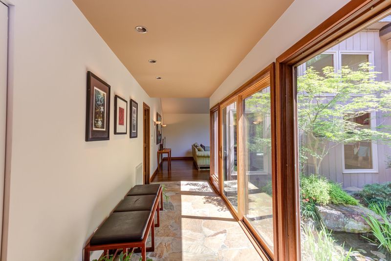 632 Kensington Dr, Chapel Hill, NC 27514