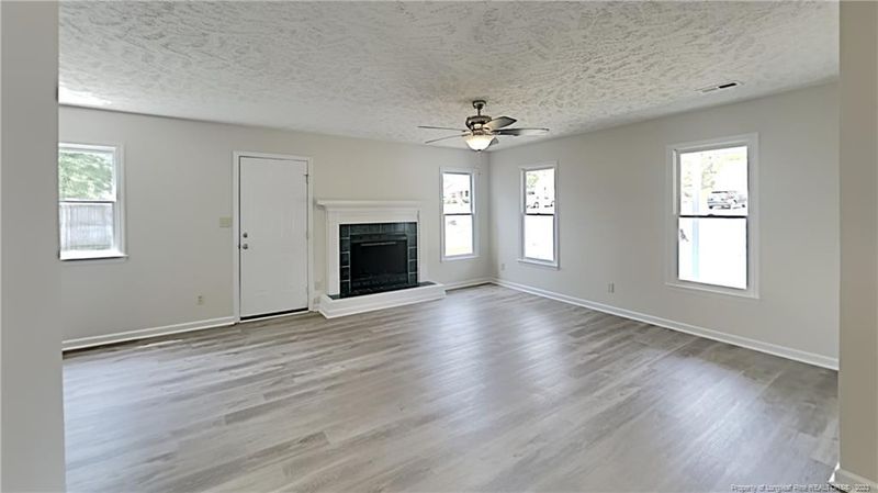 6324 Chagrin Rd, Fayetteville, NC 28311