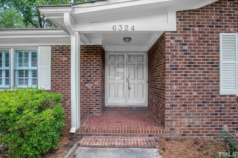 6324 Winthrop Dr, Raleigh, NC 27612