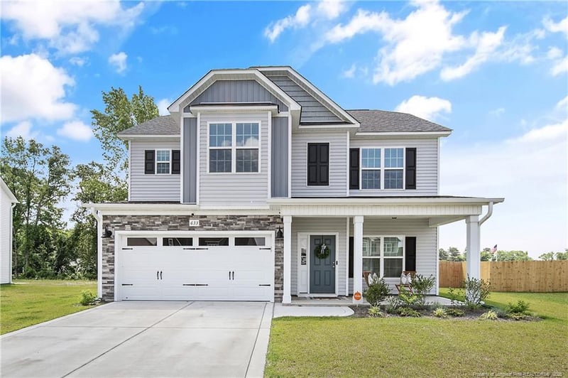 633 Amusement Dr, Hope Mills, NC 28348