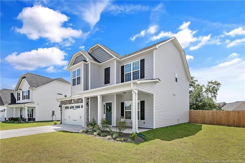 633 Amusement Dr, Hope Mills, NC 28348