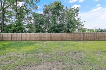 633 Amusement Dr, Hope Mills, NC 28348